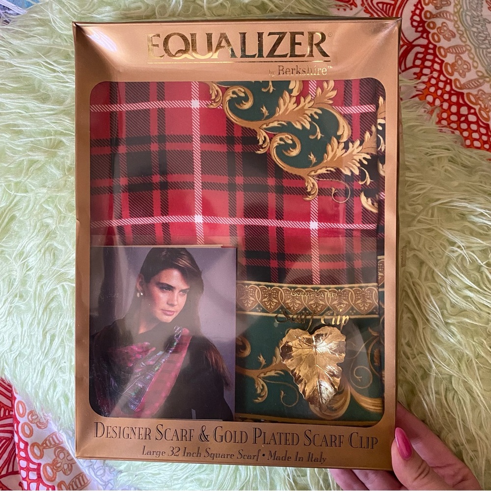 Scarf and scarf Clip